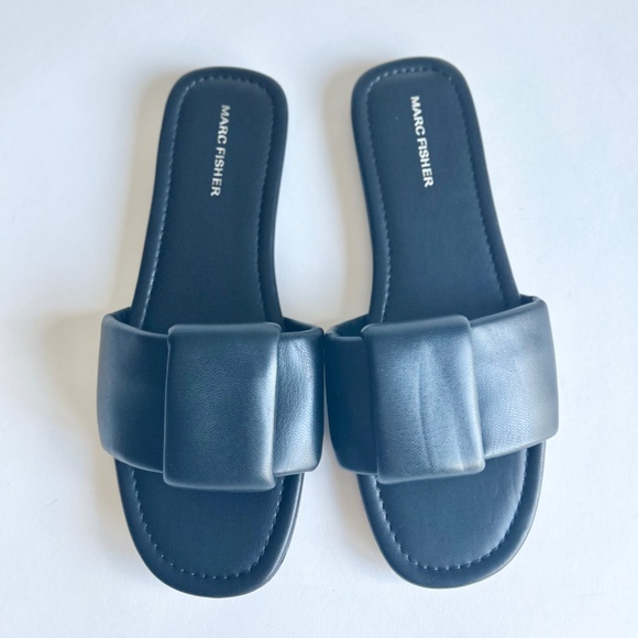 New Marc Fisher Black Man Made Leather Rubber Outsole Flip Flops size 9 - Picture 3 of 11